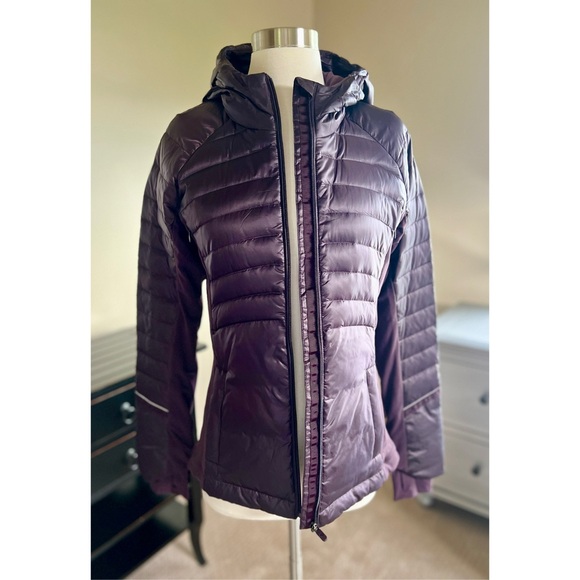 Lululemon Down for a Run Jacket in Black Cherry - Picture 8 of 9
